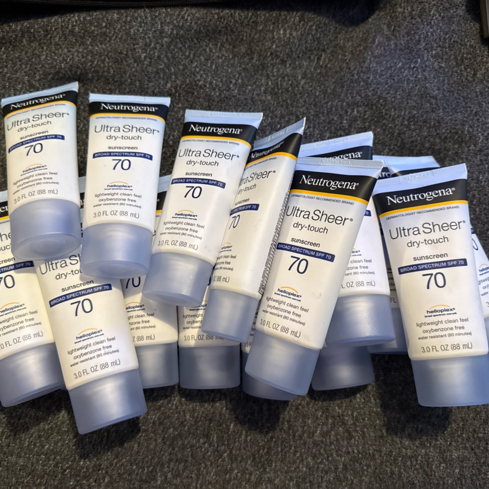 Neutrogena Ultra Sheer Dry-Touch Sunscreen SPF 70- Bulk Unit
